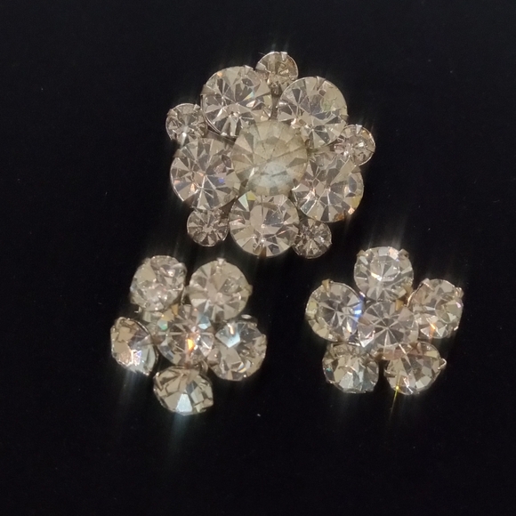 Lot Of 3 Rhinestone Scatter Pins Brooches Flower Shaped Mid-Century Sparkly Pins - Picture 1 of 4